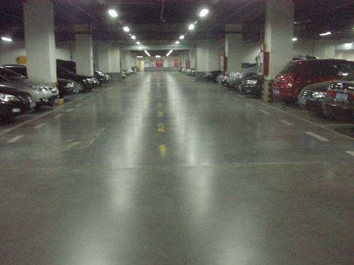 金剛砂地坪打造耐磨抗壓的地下車(chē)庫(kù) 金剛砂地坪打造耐磨抗壓的地下車(chē)庫(kù)