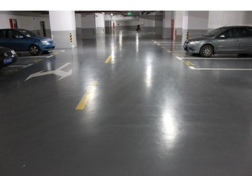 為何金剛砂地坪有著極強(qiáng)的抗壓耐磨功能？