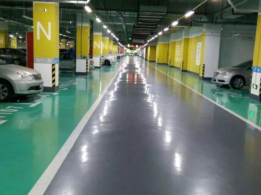 停車場環(huán)氧地坪漆施工后的地面應(yīng)達到怎樣的標準？