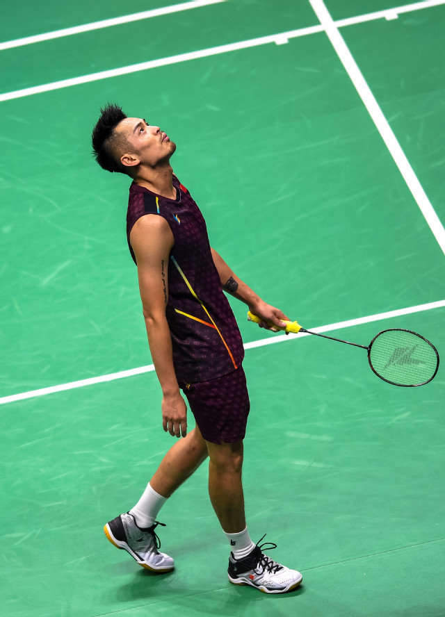 怎么看待，在硅PU球場地坪上拼搏的林丹敗給石宇奇