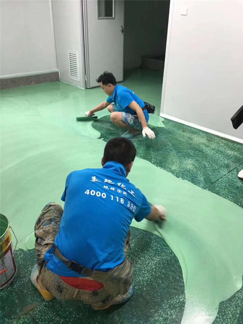 清遠(yuǎn)地坪漆施工在陰雨天時(shí)會(huì)出現(xiàn)什么問(wèn)題？